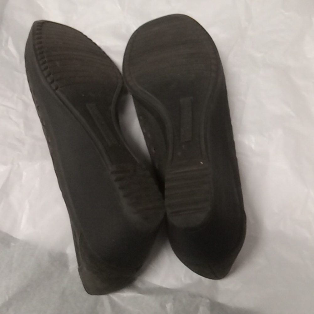 Naturalizer Black Wedges with Rounded Toe and Slip-On Style - Picture 6 of 6
